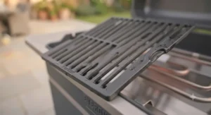 Durable non-stick grill grate for the weatherproof electric barbecue.